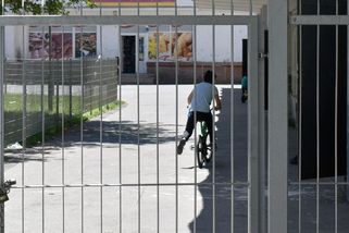 Ulice, kde oplotili trávník. Den v bílinské sociálně vyloučené lokalitě - Médium.cz